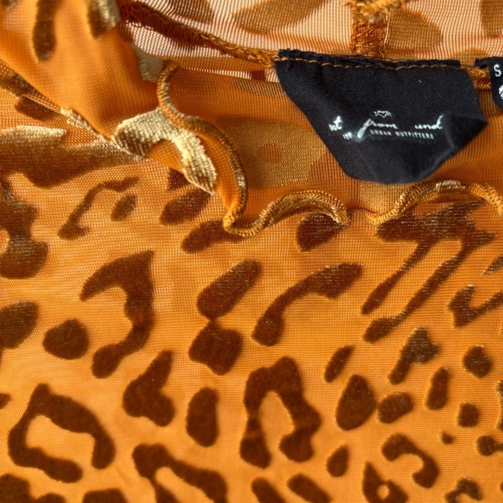 Urban Outfitters Out From Under Leopard Print Velvet Mock-Neck Top Small - Picture 10 of 11